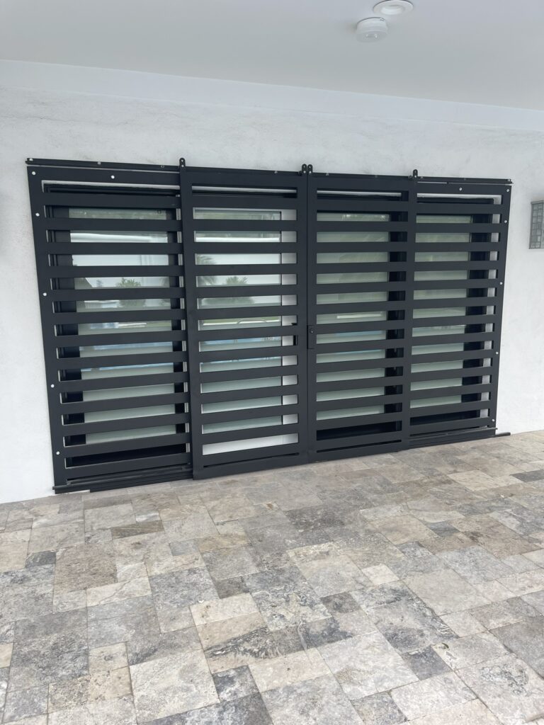 Dark louvered privacy gate
